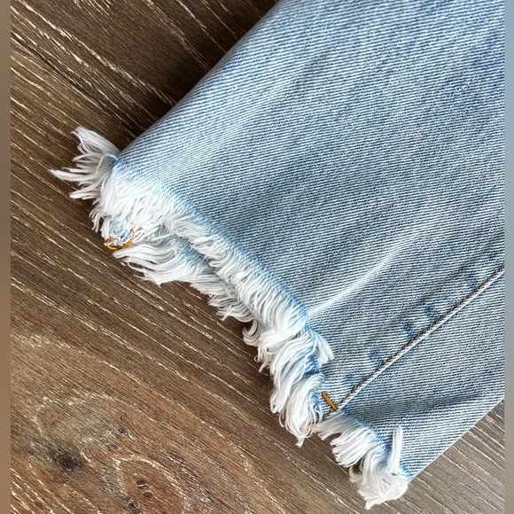 Revolve Superdown Marilyn Denim Jean in Light Blue Wash size 25 fringe detail - Picture 2 of 8
